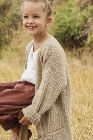 Breipatroon Lang Meisjesvest met zakken en knoopsluiting van Katia Silky Lace - Katia Design Gratis Verzending