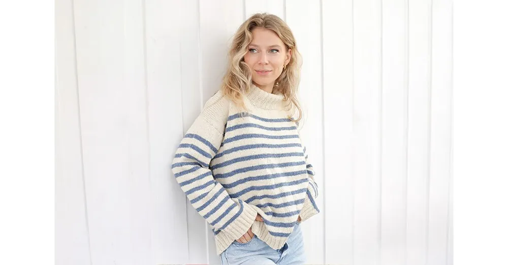 Betrouwbaar Patroon Gebreide Trui "Sailor Stripes" met strepen en hoge hals - Drops Design