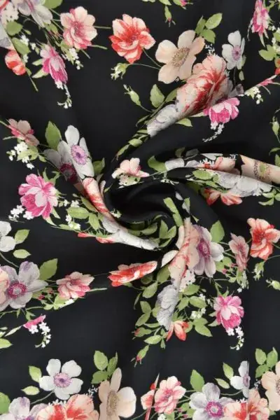 Viscose - Lovely Bouquet on Black Finale Uitverkoop