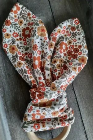 Bijtring met oortjes (konijnenoor)veel bloemetjes met naam Populair