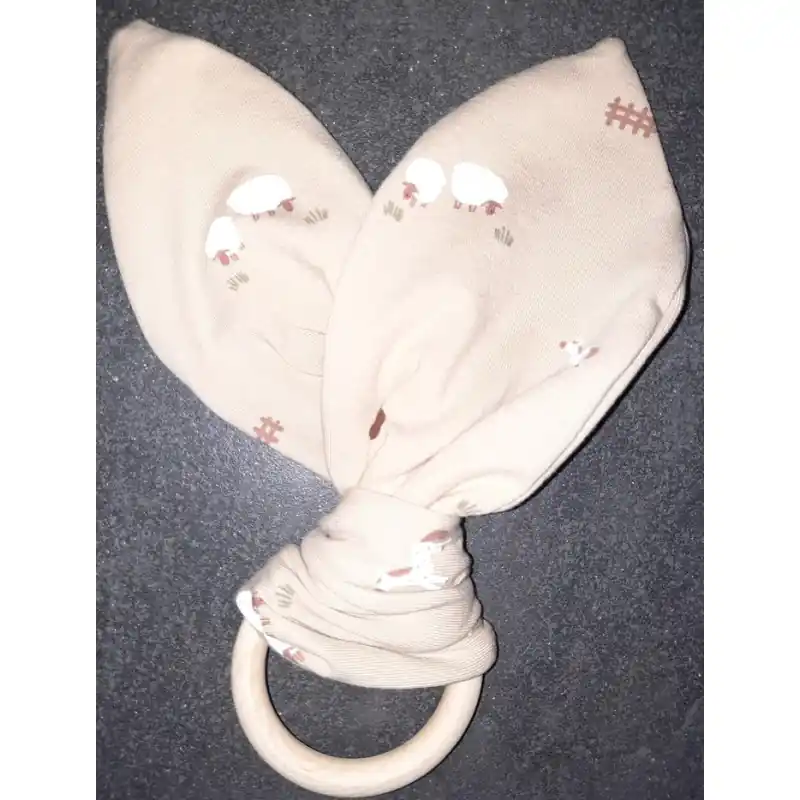 Bijtring met oortjes (konijnenoor)boerderij beige met naam Speciale Aanbieding