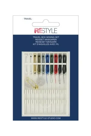 Koopje ReStyle 015.16900 Reparatieset, 10 naainaalden met naaigaren in assorti kleuren, 2 parelknopen en een messing veiligheidsspeld.