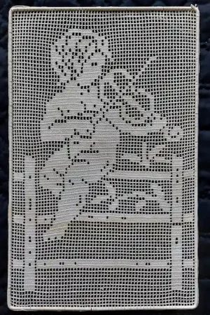 Uitverkoop Filethaakwerk putti met viool