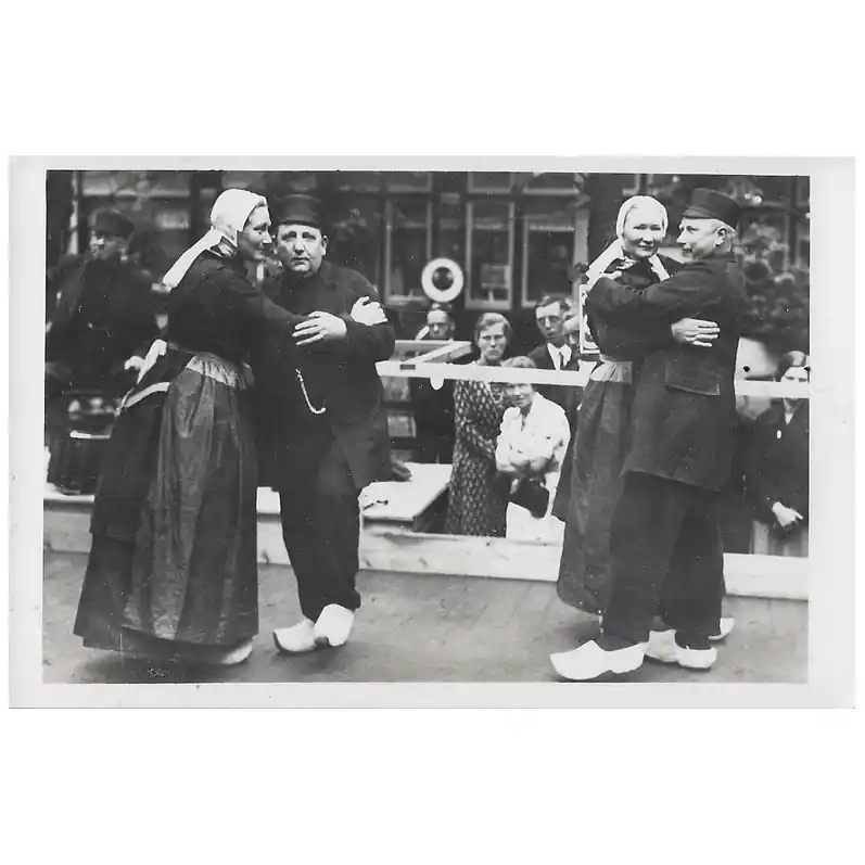 Bestseller Ansichtkaart volksdansgroep