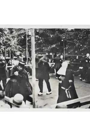 Ansichtkaart volkdansgroep Lage Kosten