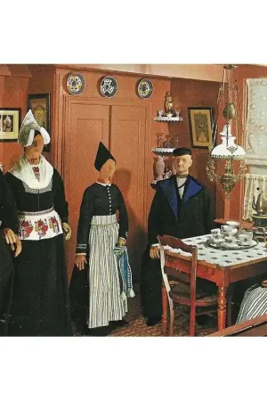 Ansichtkaart koffie in streekdracht Flitsaanbieding