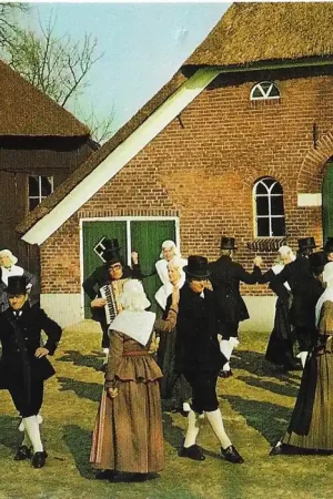 Finale Uitverkoop Textielkaart dorpsdans