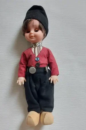 Koop Online Pop in streekdracht