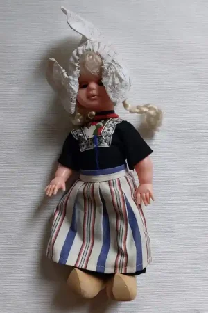 Pop in streekdracht Actieprijs