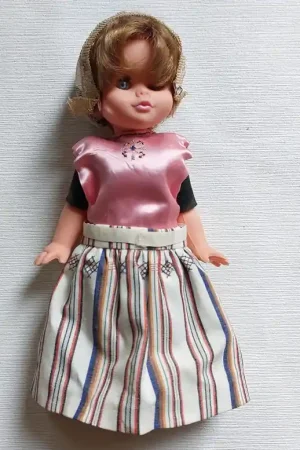 Lage Kosten Pop in streekdracht