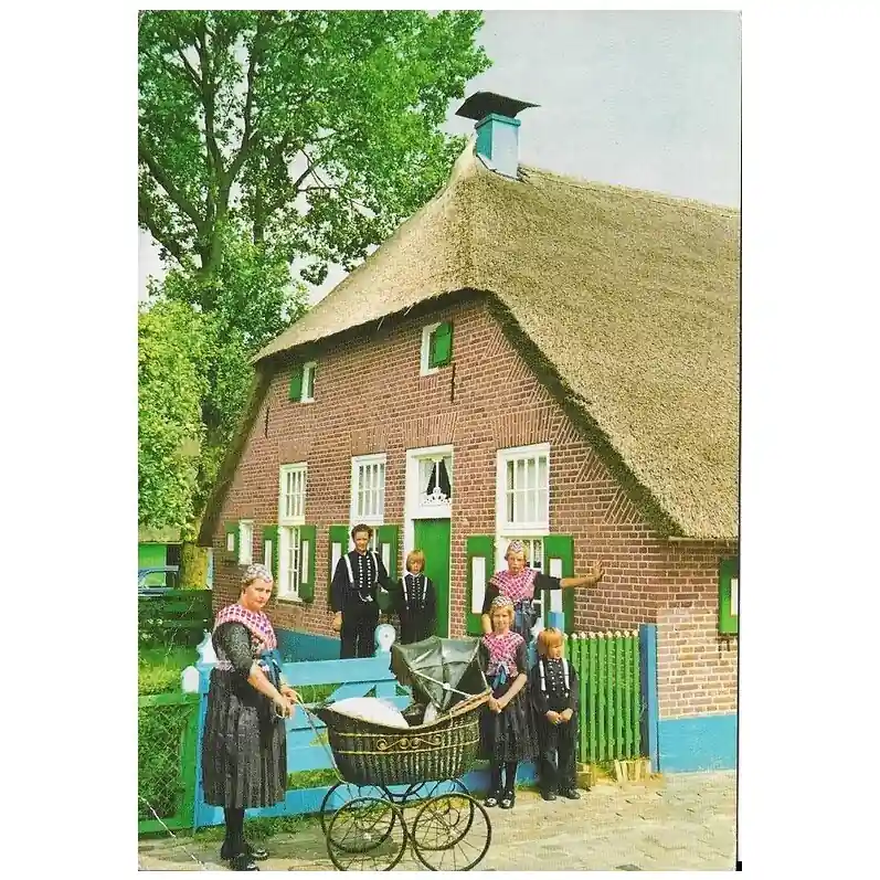 Ansichtkaart: Staphorst klederdracht gezin Meest Verkocht