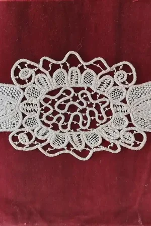 Kleedje Roemeens haakwerk Betrouwbaar