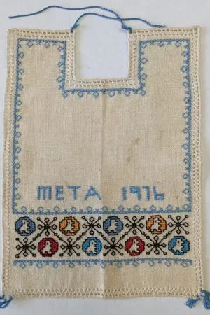 Slabbetje met Assissisch borduurwerk Bestseller