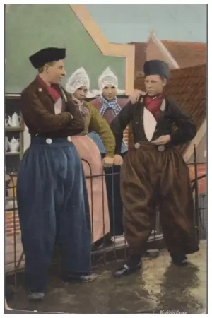 Oude ansichtkaart Volendam (1) Op = Op